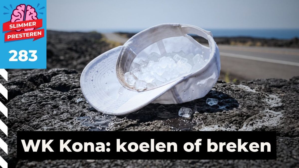 Ironman Hawaii: witte pet gevuld met smeltend ijs op zwarte lavasteen naast een lege snelweg, met de oceaan op de achtergrond en de tekst "WK Kona: koelen of breken".